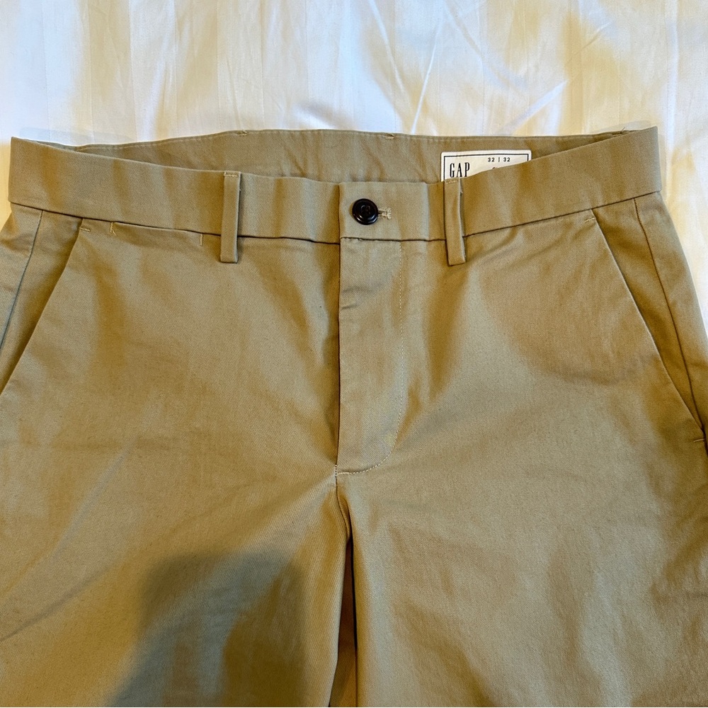 Men’s Gap Khakis Modern Slim Fit 32 x 32 Chinos New w/o Tags | Casual Pants Men
